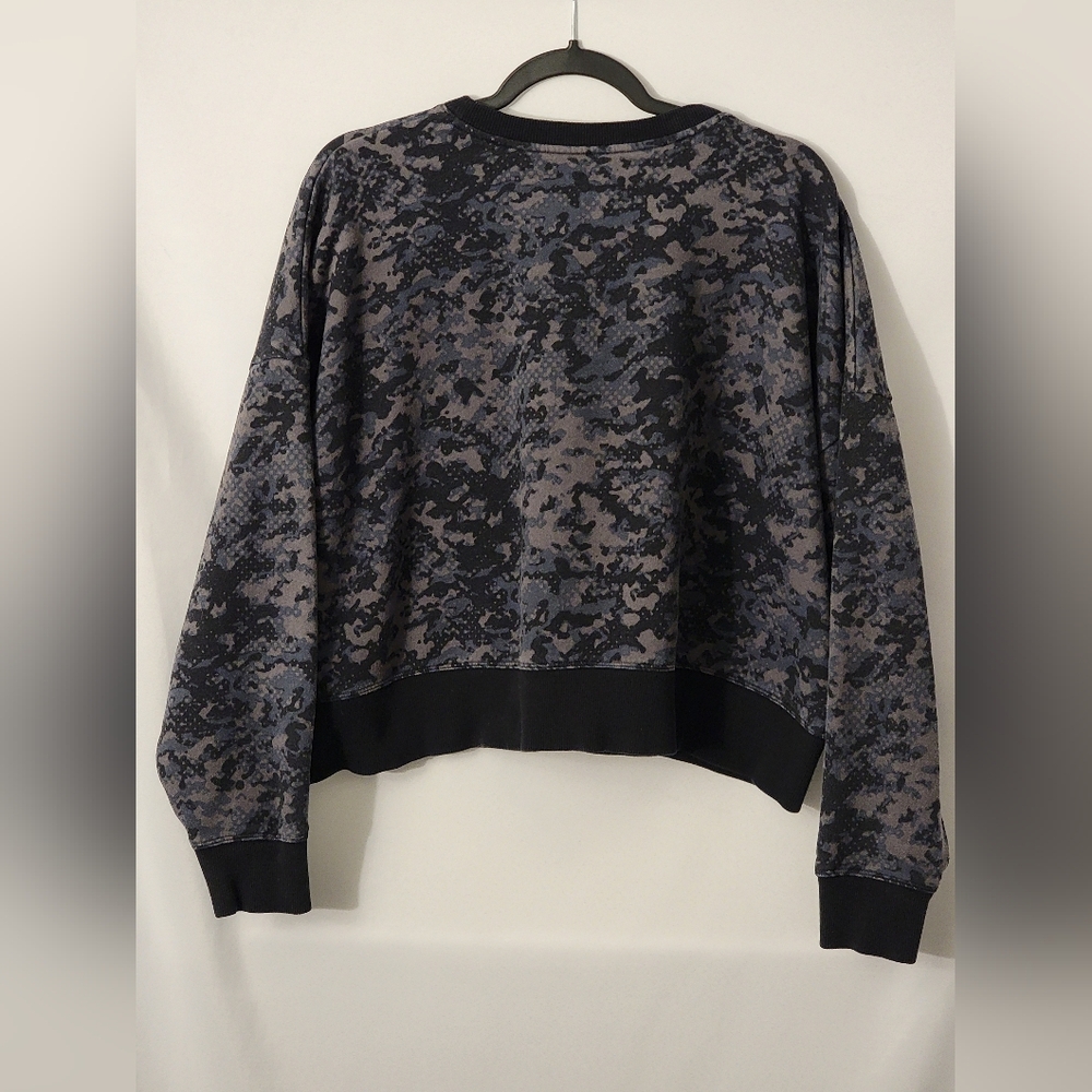 Under Armour Short Body Old Camo Design Sweatshirt Size M - Picture 6 of 7